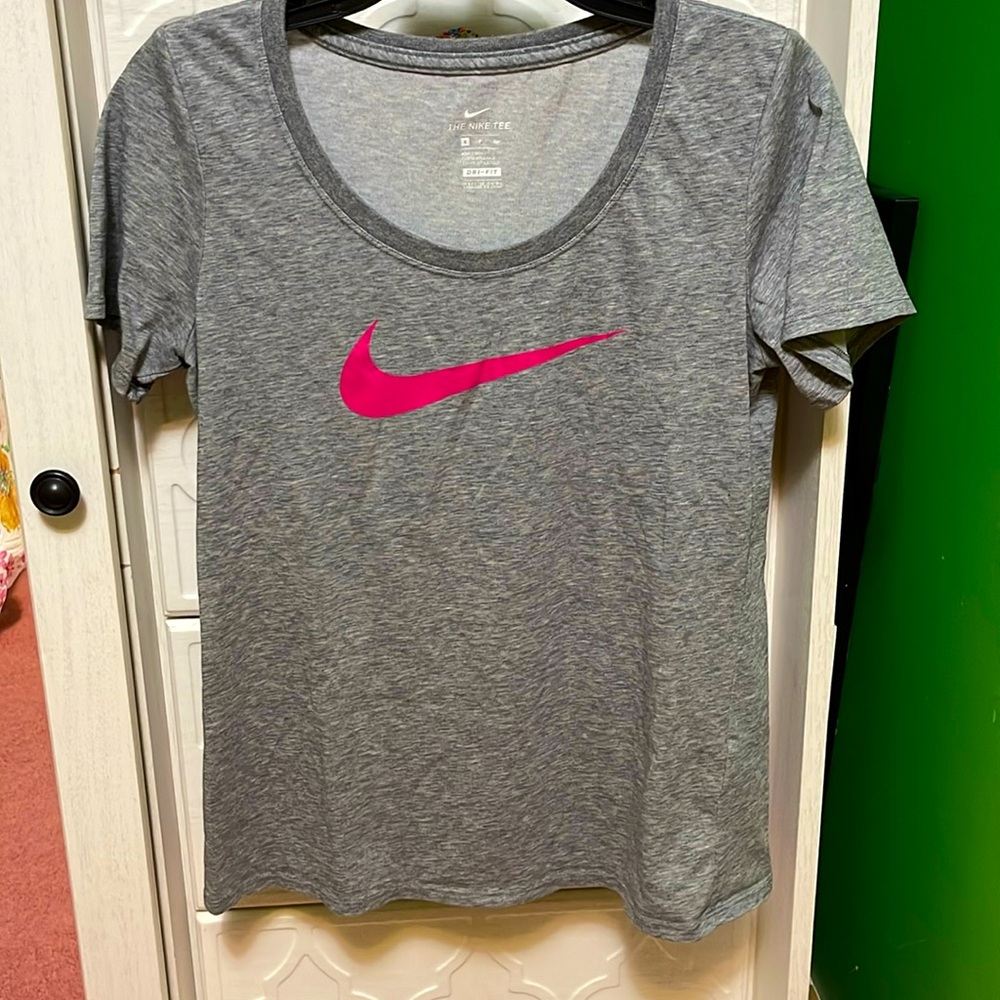 Womens nike tee size small